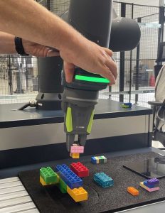 Die Belohnung für die Unterstützung bei einer aussichtslosen Übersetzungsanfrage: Eine hochinteressante Firmenbesichtigung für den BDÜ.