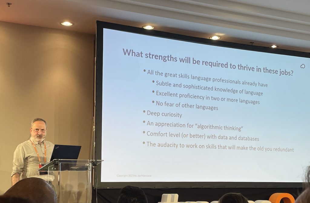 Jay Marciano referiert über die Fähigkeiten, die sich Menschen mit neuen Sprachenberufen brauchen werden.